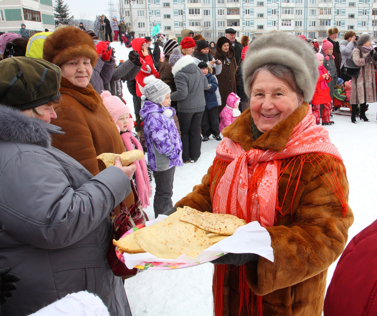 Блиночков хотите?
