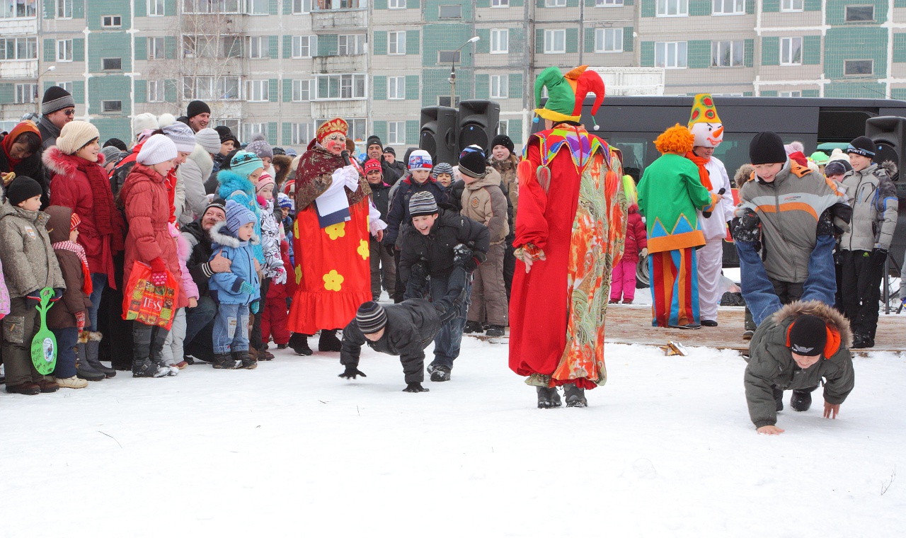 Один работает ногами, второй руками!